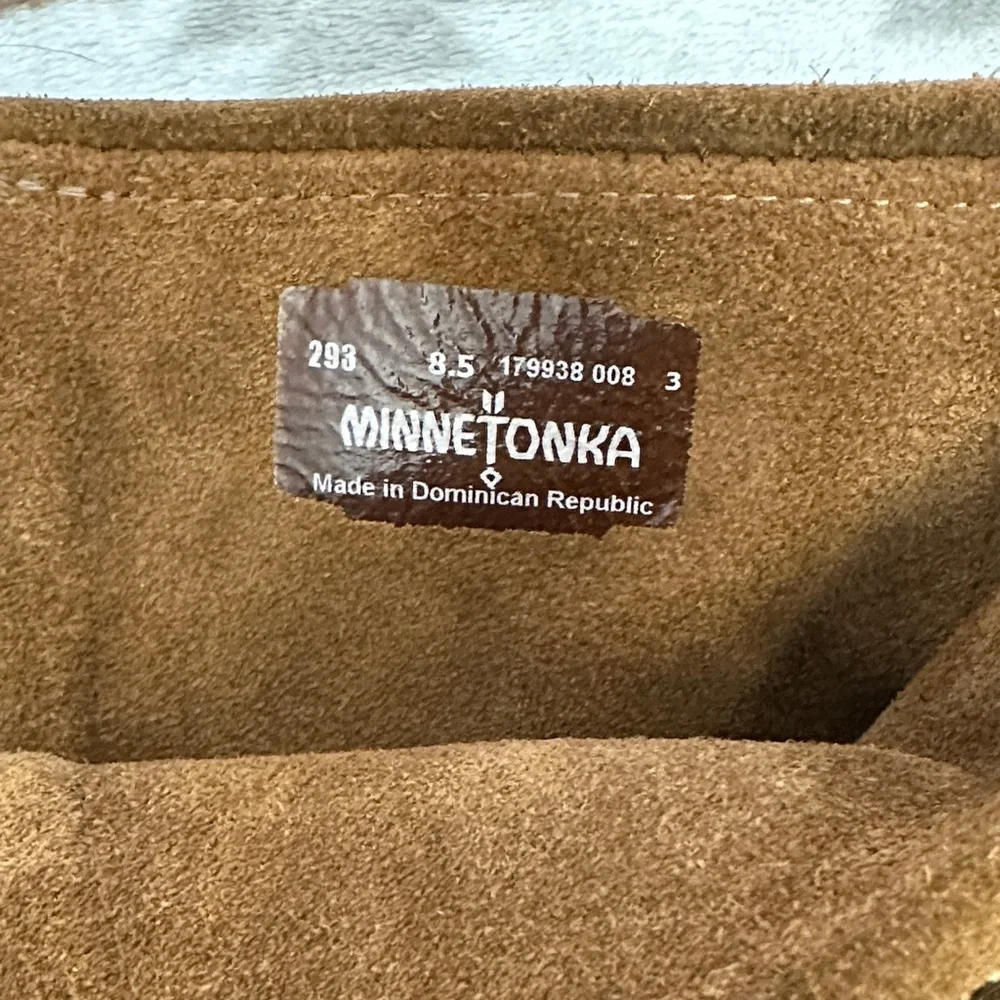 Minnetonka women’s Tan Fringe Moccasin Boots - Picture 3 of 6